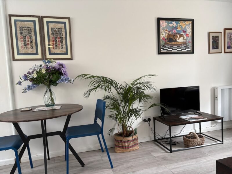 1-Bed Comfort + Clean Space & Free Parking photo 5