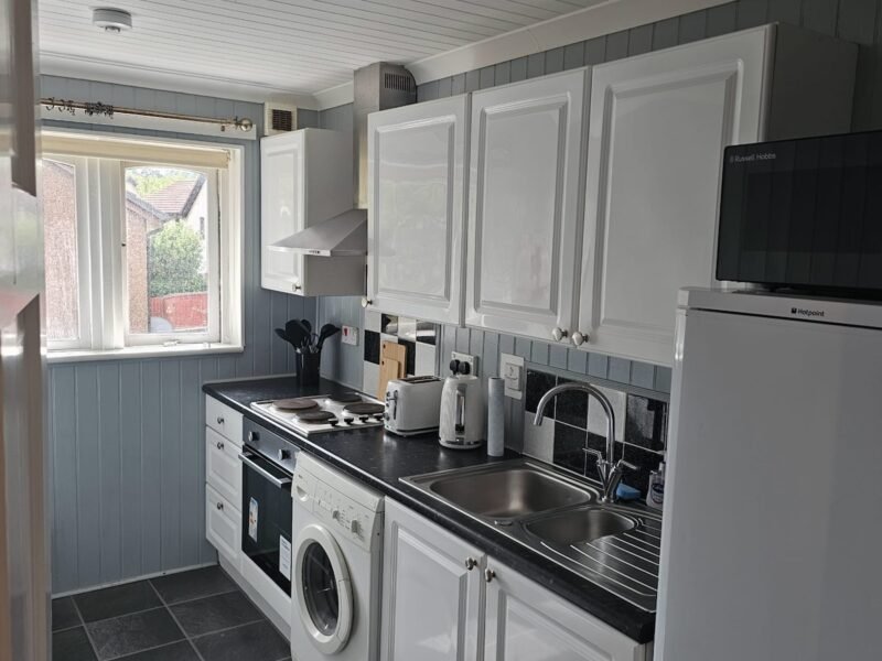 1BR House • Parking • Near City Centre • Sleeps 4 photo 4