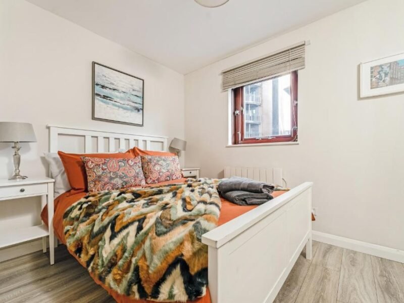 2BR Apartment • Parking • Central Merchant City photo 3