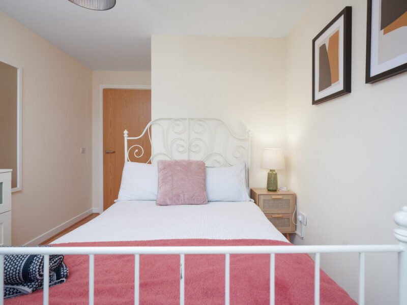 2BR Apartment • Parking • Southside & Queen’s Park photo 3