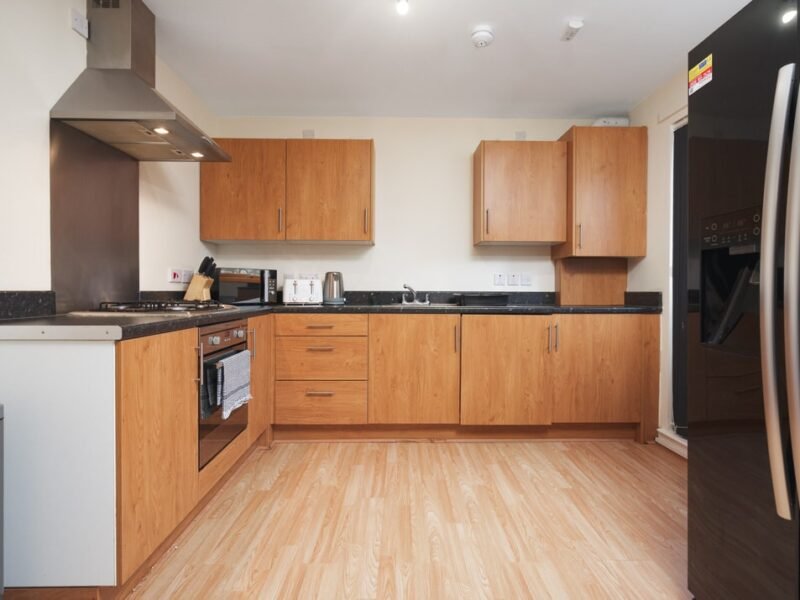 2BR Apartment • Parking • Southside & Queen’s Park photo 5