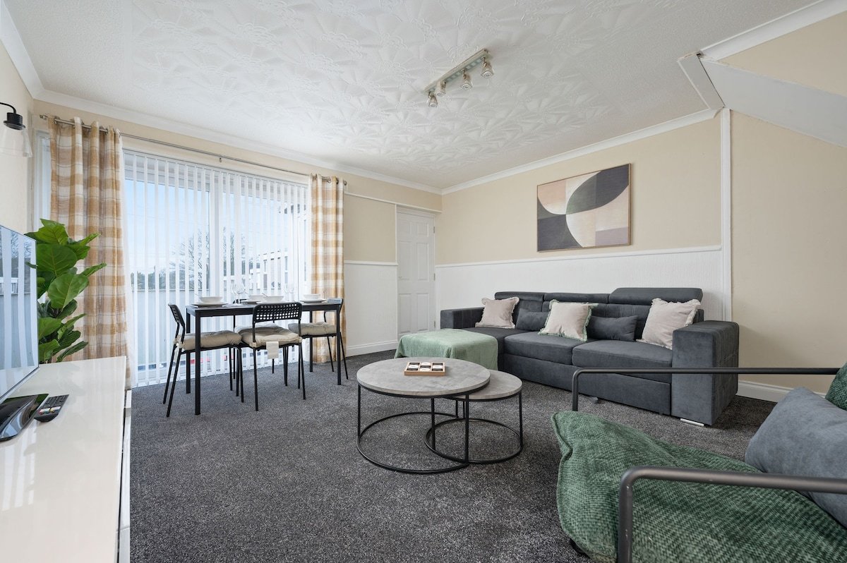 2BR · Sleeps 6 · Parking · Near Linlithgow Palace photo 1