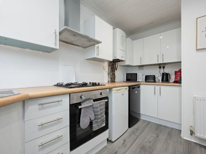 2BR · Sleeps 6 · Parking · Near Linlithgow Palace photo 3