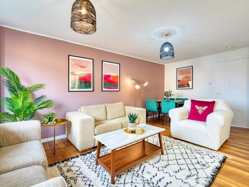 2BR Flat • Free Parking • Central Location photo 1