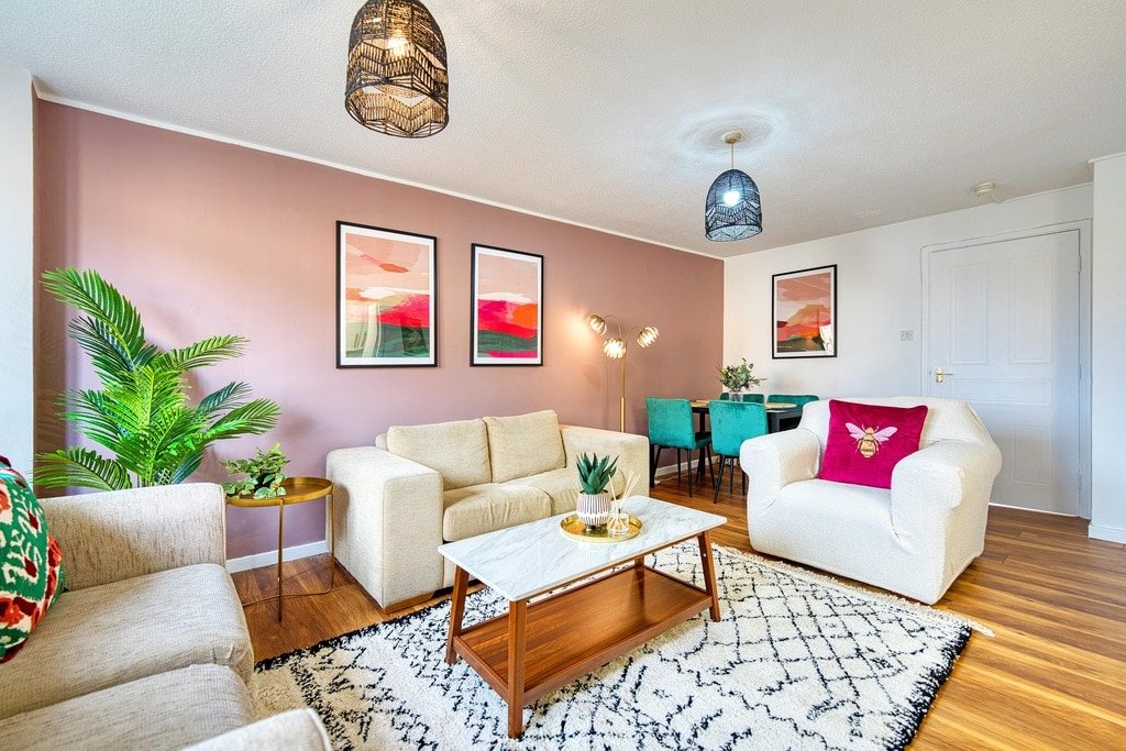 2BR Flat • Free Parking • Central Location photo 1