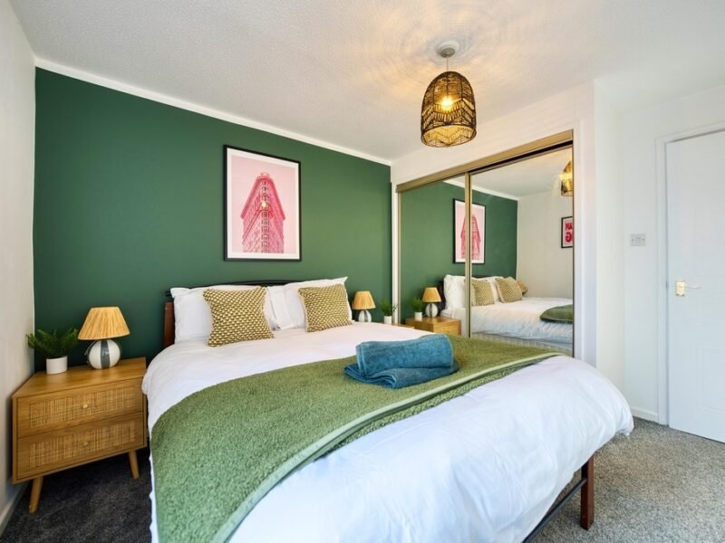 2BR Flat • Free Parking • Central Location photo 3