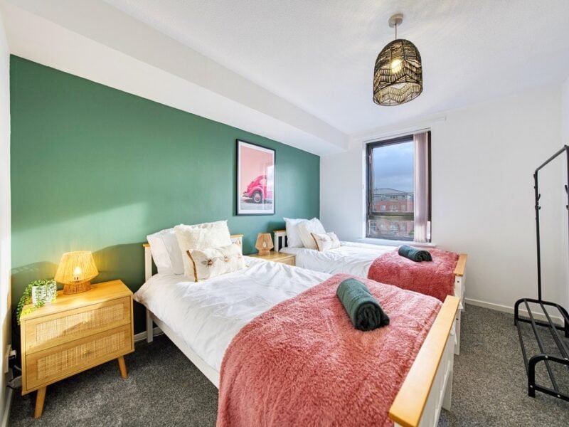 2BR Flat • Free Parking • Central Location photo 4