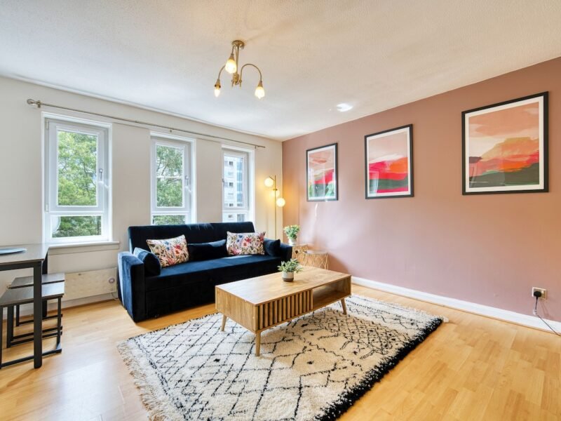 2BR Flat • Parking • Near City & Finnieston photo 1