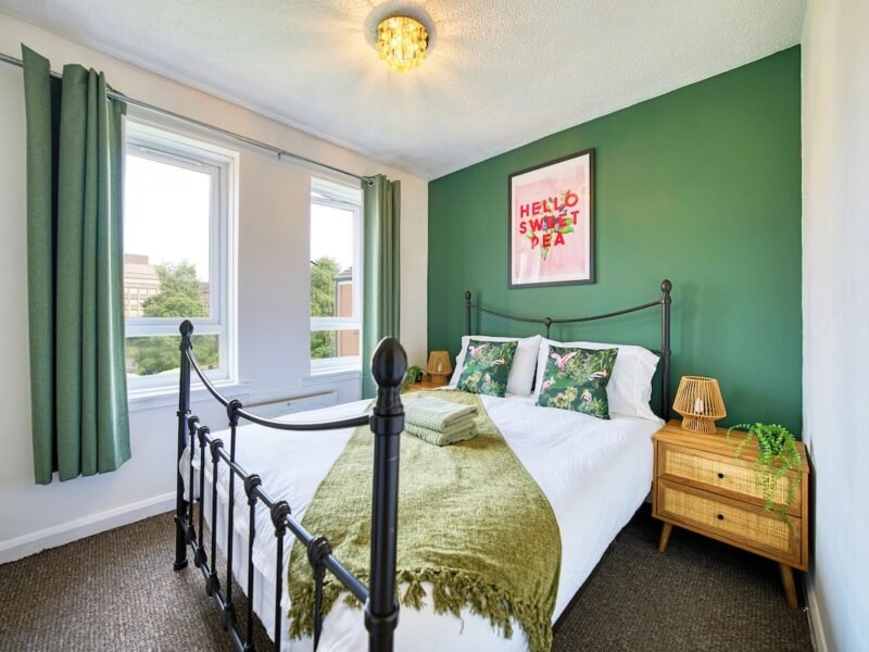 2BR Flat • Parking • Near City & Finnieston photo 2