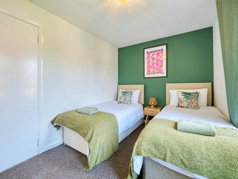 2BR Flat • Parking • Near City & Finnieston photo 3