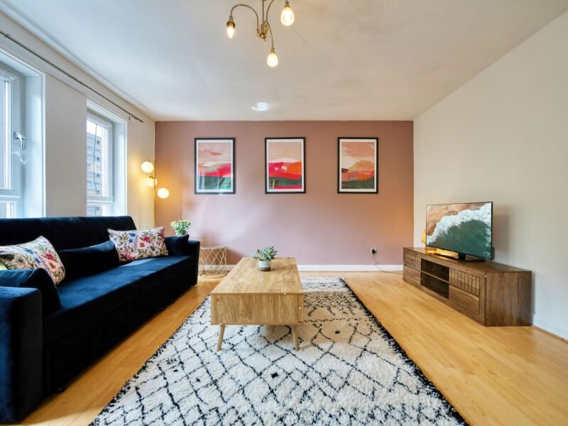 2BR Flat • Parking • Near City & Finnieston photo 4