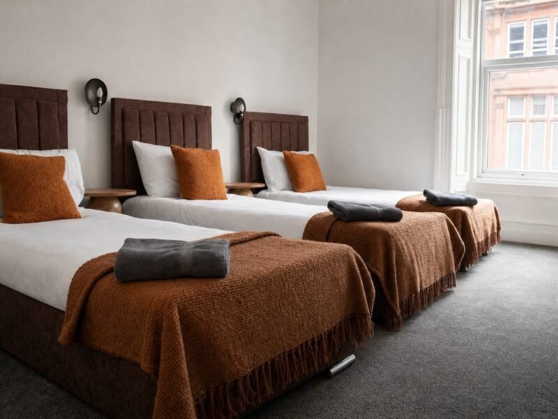 2BR Flat •West End •Near Kelvingrove & City Centre photo 3