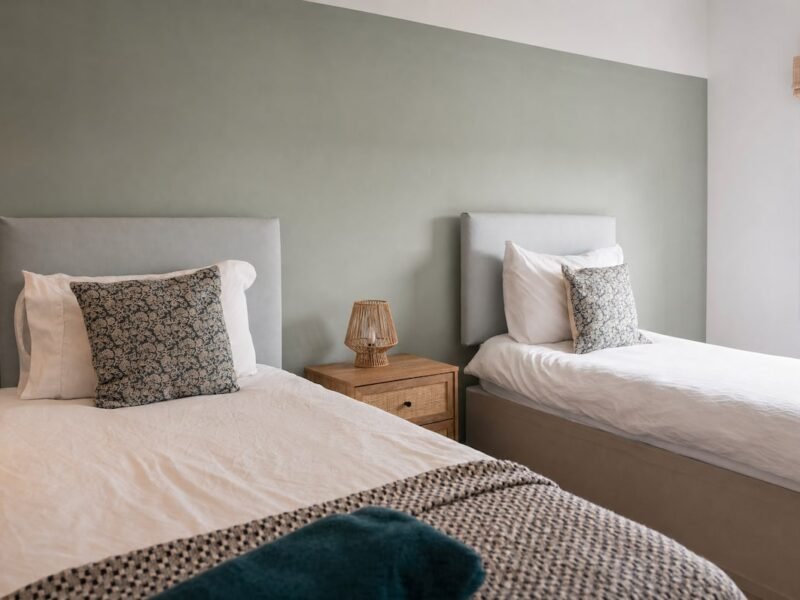2BR House • Free Parking • Easy City Access photo 3