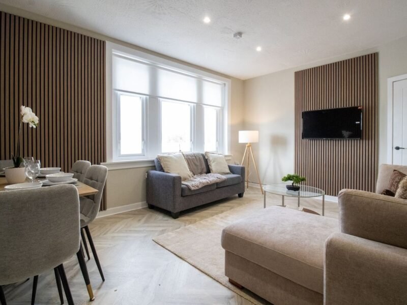 3-Bed Flat · Kelpies & Falkirk Wheel · Parking photo 1