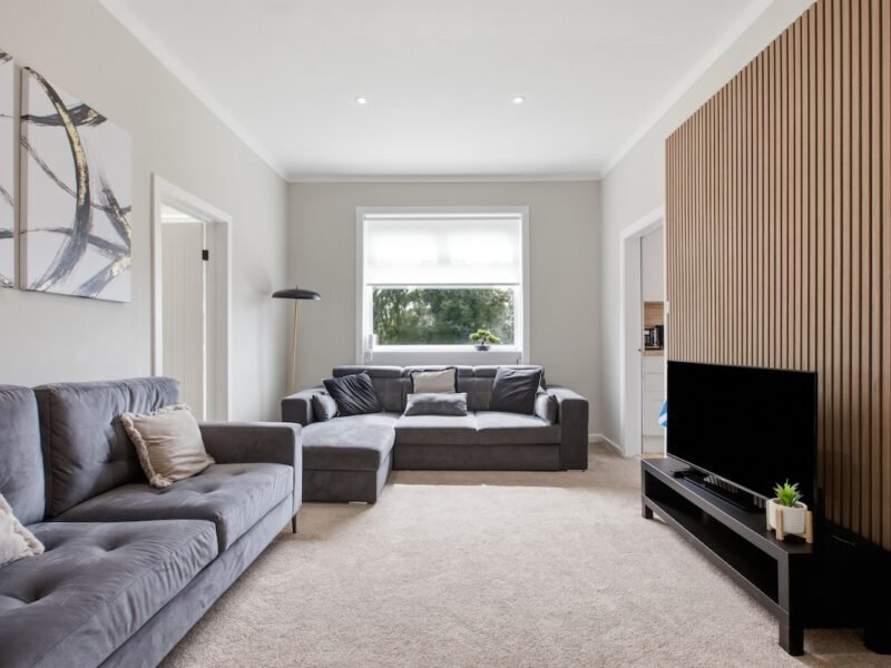 3BR Apt Near Ibrox & QEUH • Free Parking photo 1