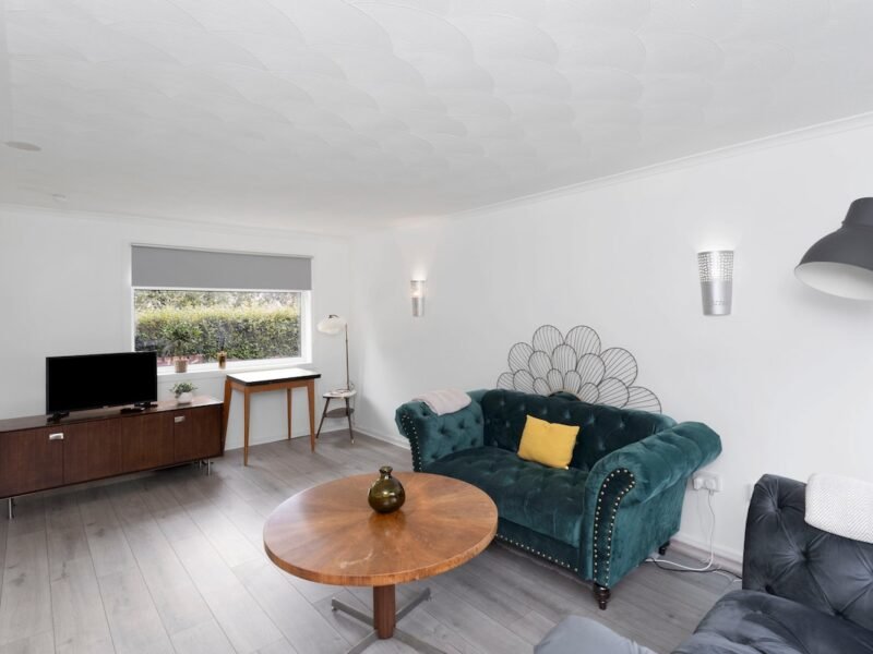 3BR Family House with Free Parking in West Lothian photo 1