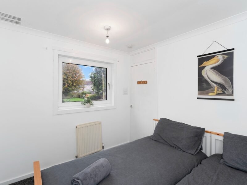 3BR Family House with Free Parking in West Lothian photo 4
