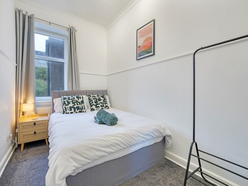 3BR Flat • Glasgow West End Flat • Free Parking photo 4