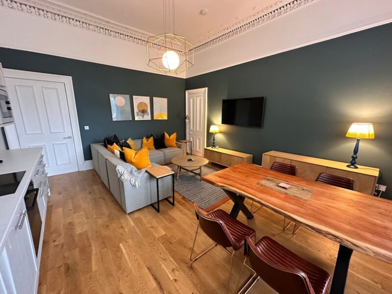 3BR Gem • West End • Walk to Glasgow Uni • Parking photo 1