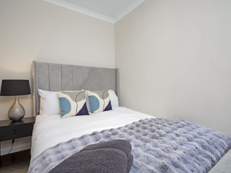 3BR Home · Sleeps 6 · Near Airport · Parking photo 3