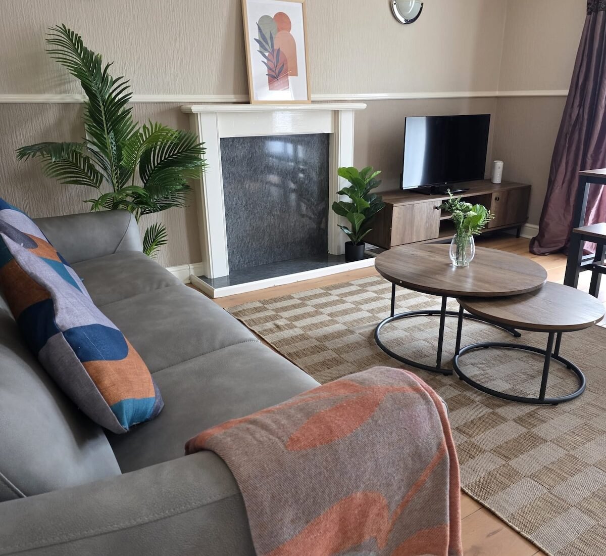 3BR House • Near Edinburgh Airport • Free Parking photo 1