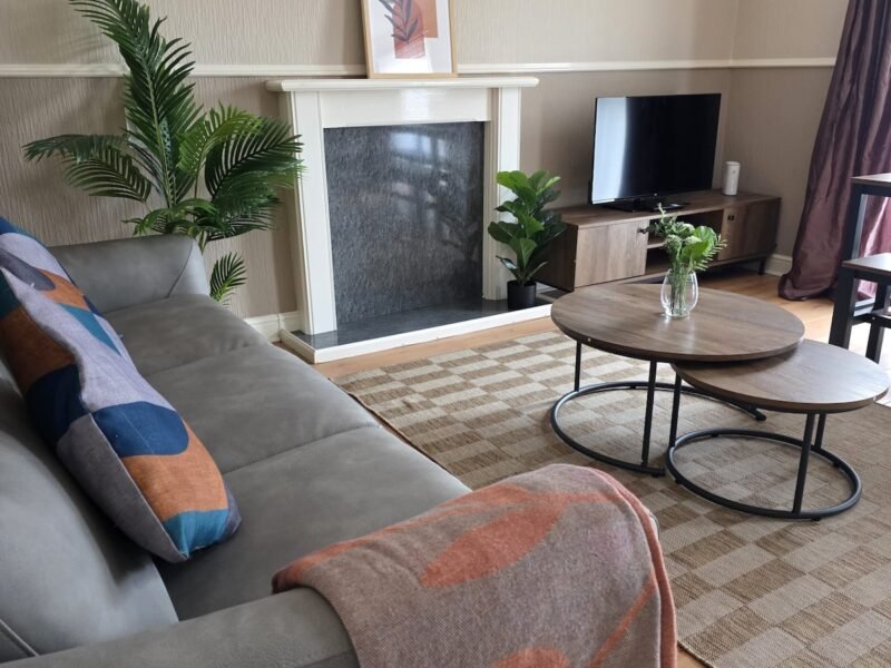 3BR House • Near Edinburgh Airport • Free Parking photo 1