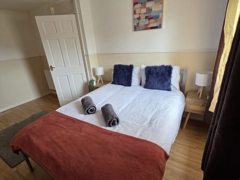 3BR House • Near Edinburgh Airport • Free Parking photo 2