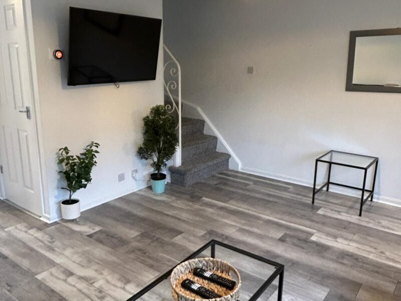 3BR House • Sleeps 10 • Private Drive • Near Park photo 5