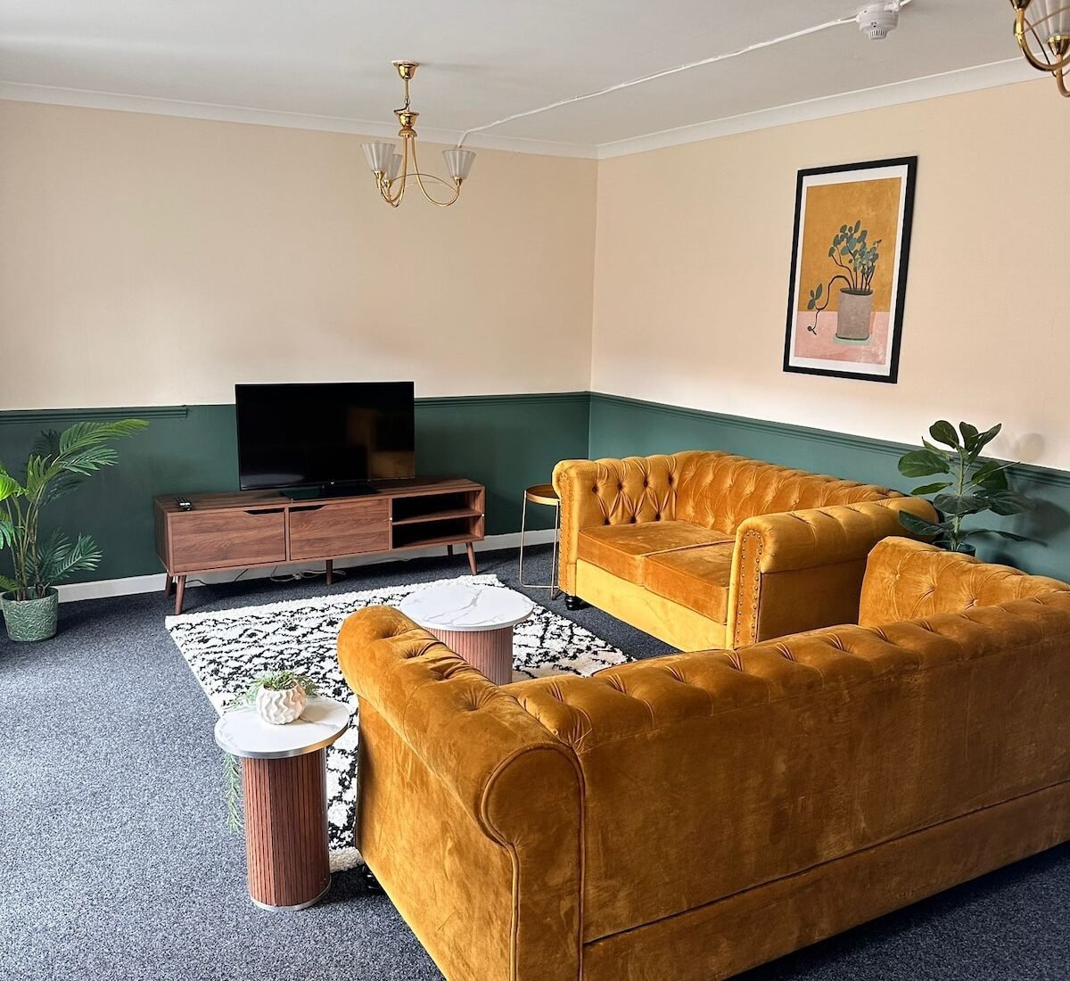 3BR House • Sleeps 6 • West End Sights + Driveway photo 1