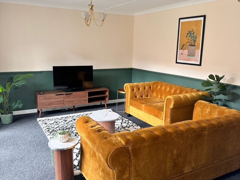 3BR House • Sleeps 6 • West End Sights + Driveway photo 1