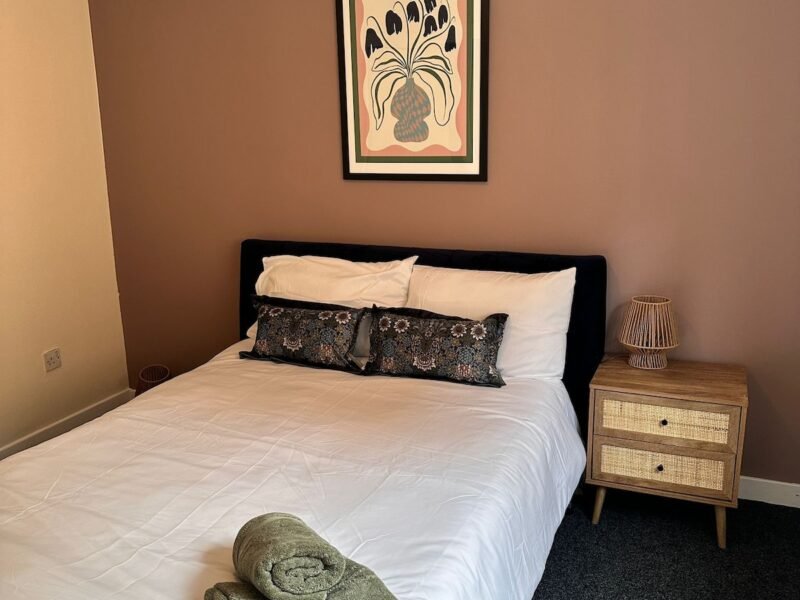3BR House • Sleeps 6 • West End Sights + Driveway photo 3