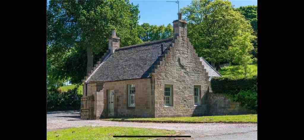 3BR Retreat • The Gate House + Parking photo 1