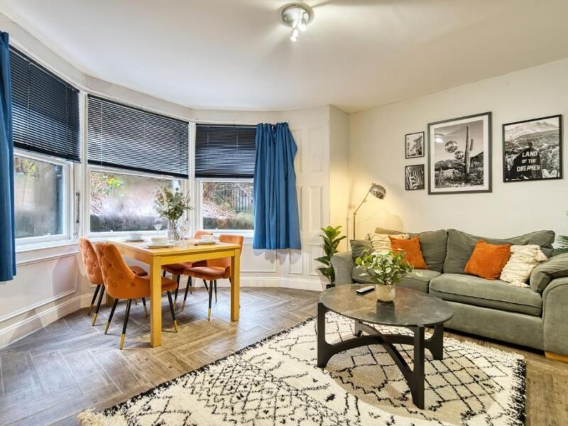 4BR Family Flat · Sleeps 8 · Kelvinside photo 1