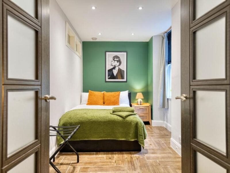 4BR Family Flat · Sleeps 8 · Kelvinside photo 3