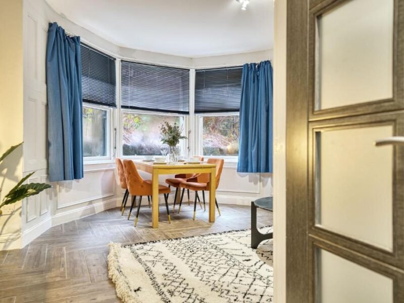 4BR Family Flat · Sleeps 8 · Kelvinside photo 4
