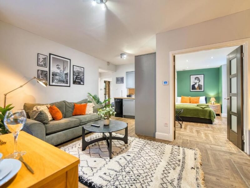 4BR Family Flat · Sleeps 8 · Kelvinside photo 5