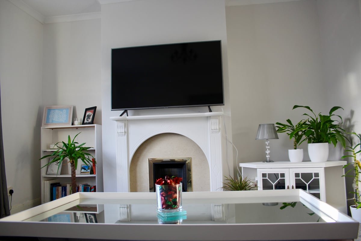 4K TV with Sky and access to your streaming platforms