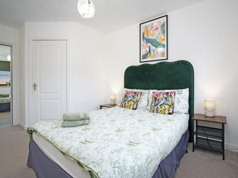 Comfy 2-Bedroom Central Gem + Free Parking photo 3