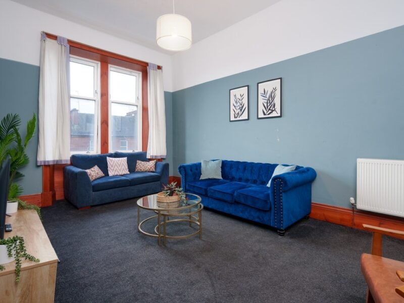 Family and Group Stay 2BR by Park Sleeps 7 photo 1
