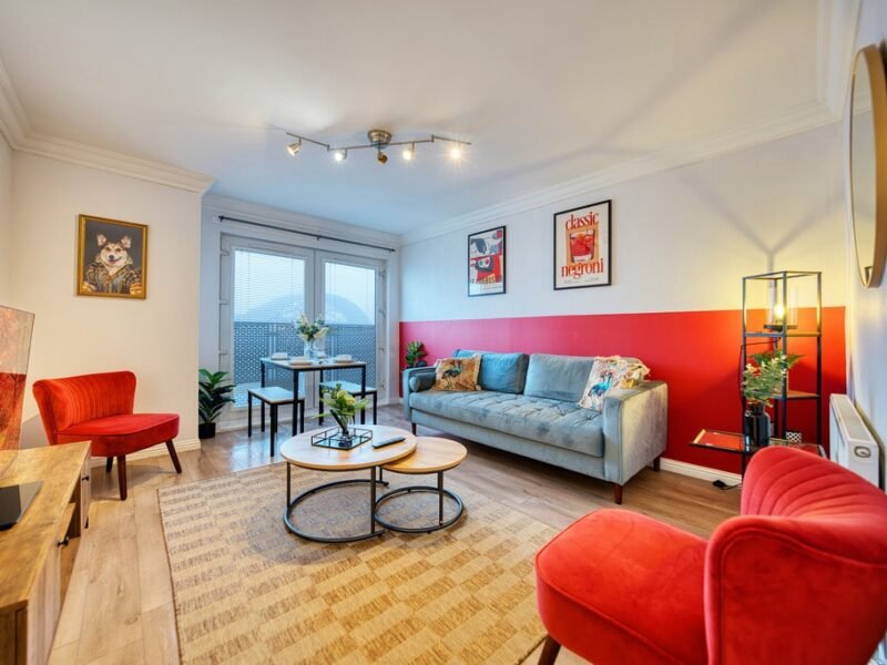 Sleek 2-Bed Flat + Modern Vibes & Free Parking photo 1