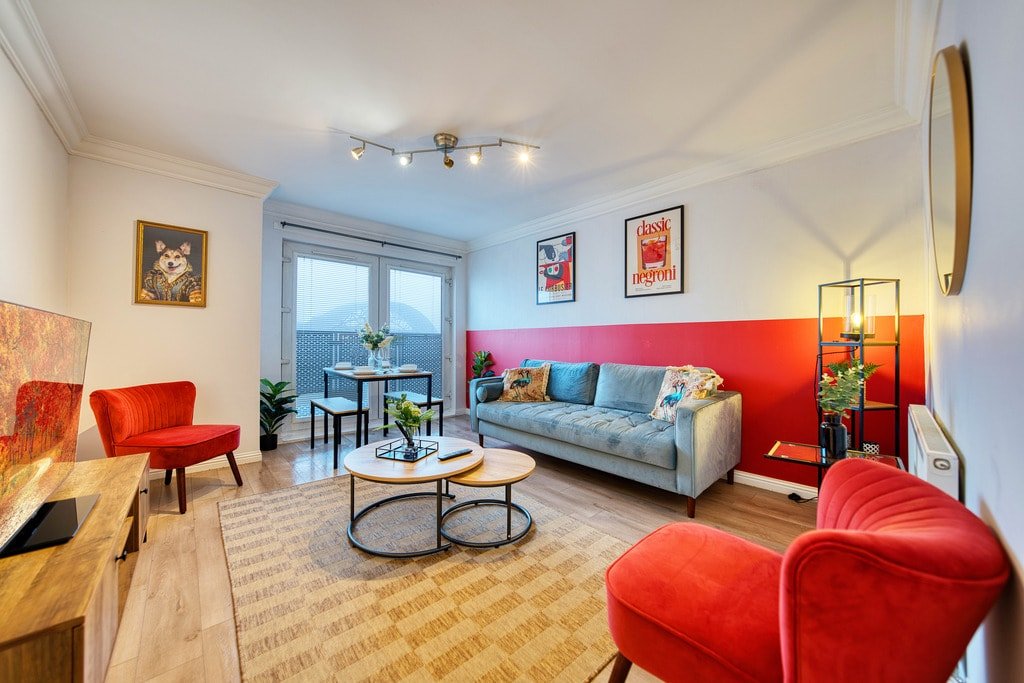 Sleek 2-Bed Flat + Modern Vibes & Free Parking photo 1