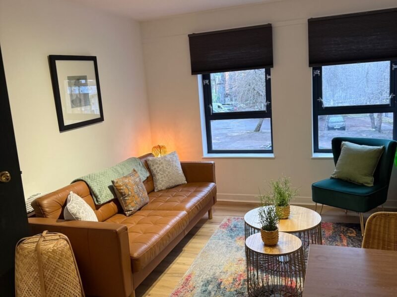 Spacious 2BR · Sleeps 4 · City Centre · Parking photo 1