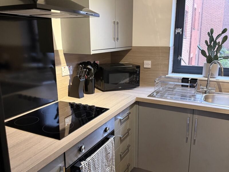 Spacious 2BR · Sleeps 4 · City Centre · Parking photo 3