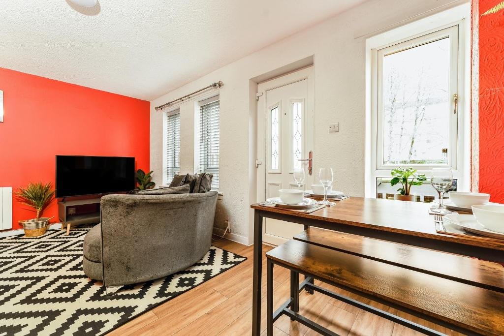 Spacious 2BR • Parking • Near SEC & Hydro photo 1