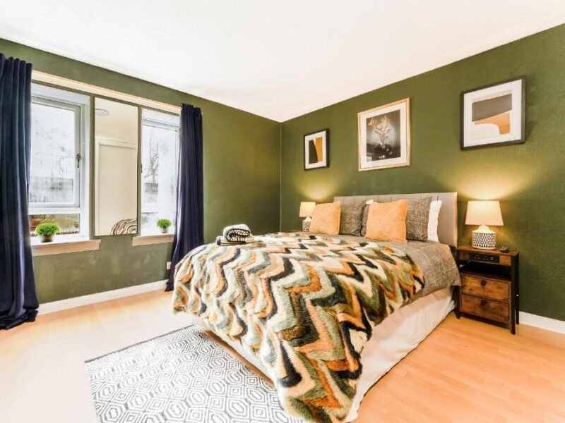 Spacious 2BR • Parking • Near SEC & Hydro photo 2
