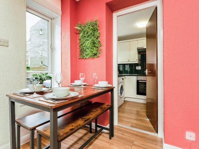 Spacious 2BR • Parking • Near SEC & Hydro photo 3
