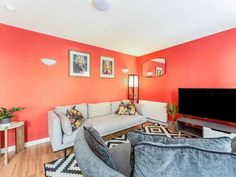 Spacious 2BR • Parking • Near SEC & Hydro photo 4