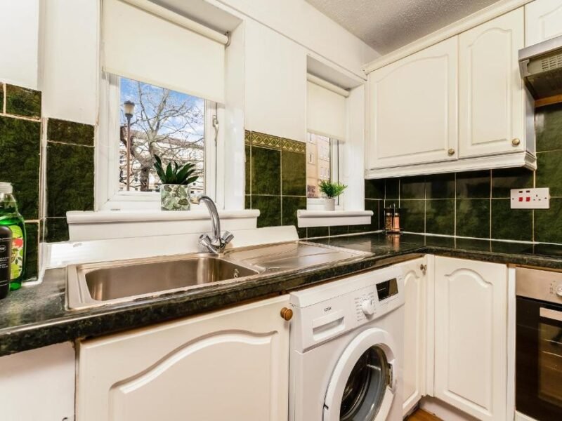 Spacious 2BR • Parking • Near SEC & Hydro photo 5