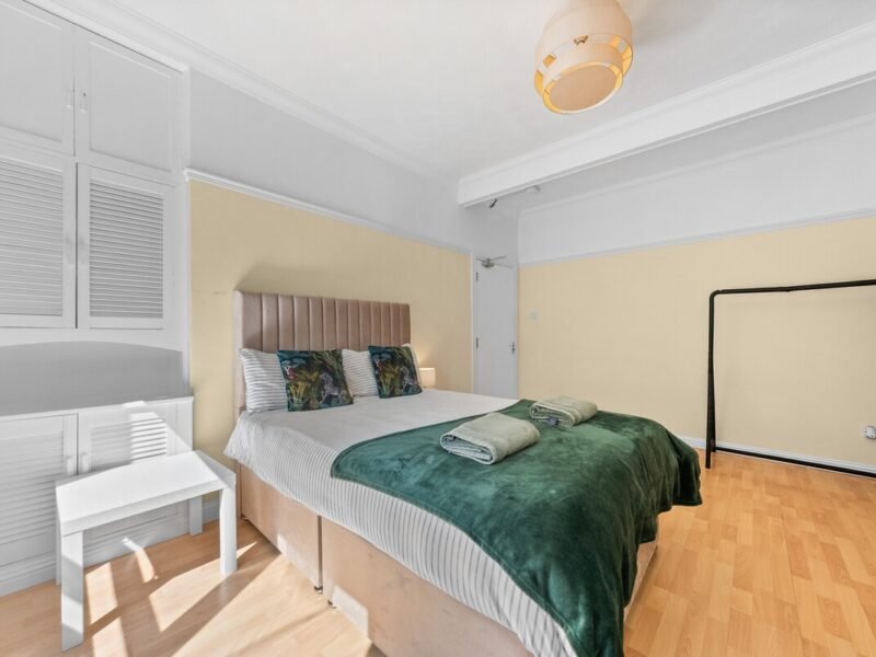 Spacious 3BR Flat | Parking | Near Ibrox Glasgow photo 4