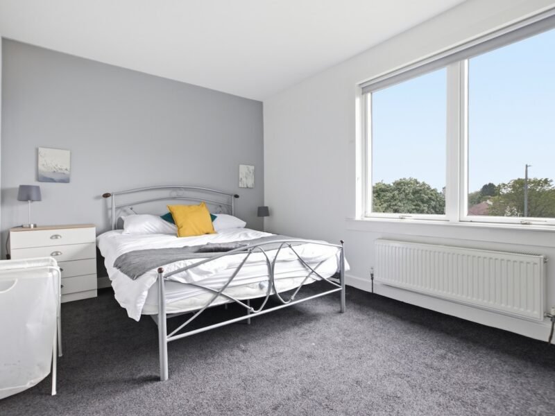 Spacious 3BR Flat With Garden and Free Parking photo 1